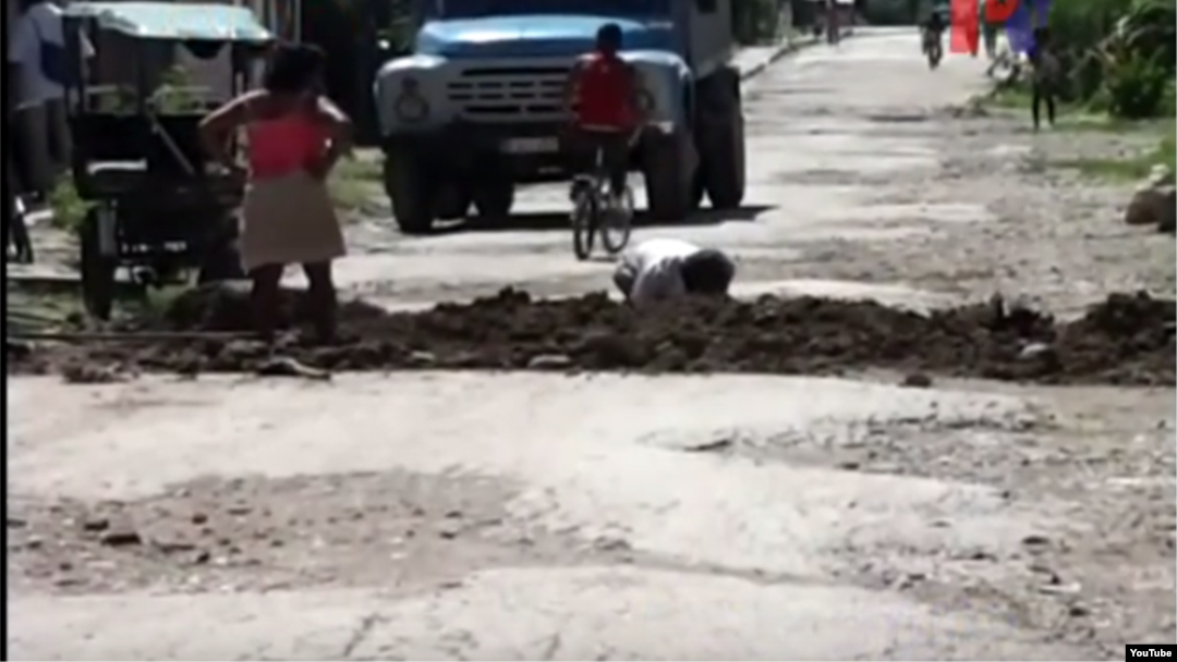 Reporta Cuba. Tuberías rotas contaminan el agua.