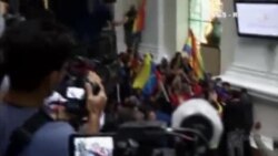 Los chavistas asaltan la Asamblea Nacional