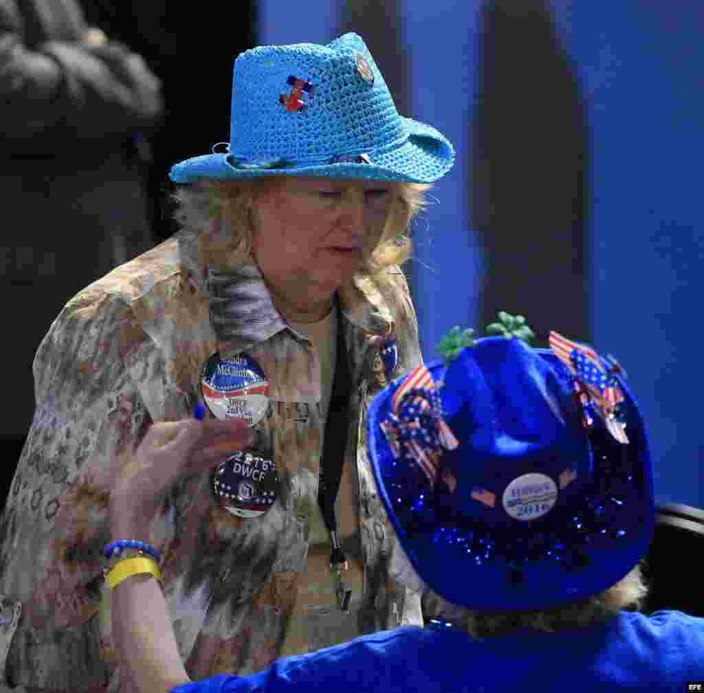  Delegados asisten al tercer día de la Convención Nacional Democrática 2016 hoy, miércoles 27 de julio de 2016, en Filadelfia, Pensilvania, (EE.UU)