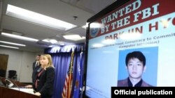 La Primera Fiscal Auxiliar de los Estados Unidos, Tracy Wilkison, anuncia cargos contra el norcoreano Park Jin Hyok, participante en una serie de dañinos ataques cibernéticos.