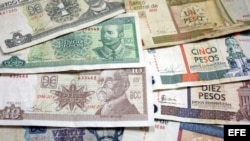 Billetes cubanos: CUP, "moneda nacional", y CUC, peso convertible equivalente al dólar (i-d).