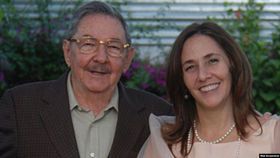 Mariela junto a su padre, el gobernante cubano Raúl Castro.