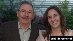 Mariela junto a su padre, el gobernante cubano Raúl Castro.