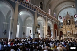 Fotografía del interior de la Basílica Menor del Santuario de Nuestra Señora de la Caridad del Cobre durante una misa oficiada por el papa Francisco. 22 de septiembre de 2015, Santiago de Cuba..