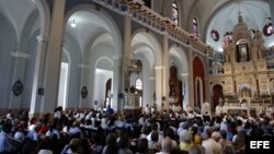  Fotografía del interior de la Basílica Menor del Santuario de Nuestra Señora de la Caridad del Cobre. 