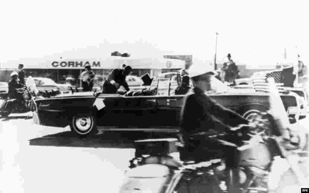 Escena del asesinato del Presidente John F. Kennedy en Dallas, TX