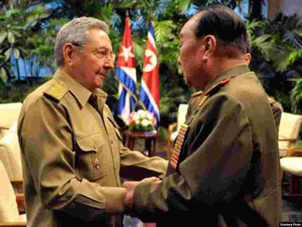 Raúl Castro recibe en La Habana al jefe del EMG de Corea del Norte