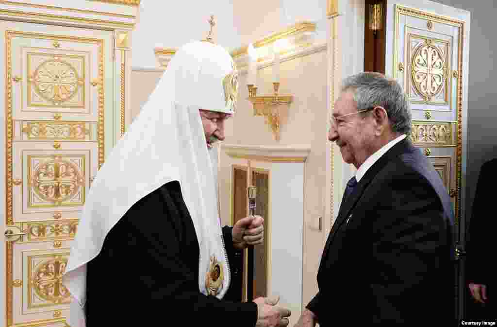 2015 - Raúl Castro en el encuentro con el Patriarca de la Iglesia Ortodoxa Rusa.