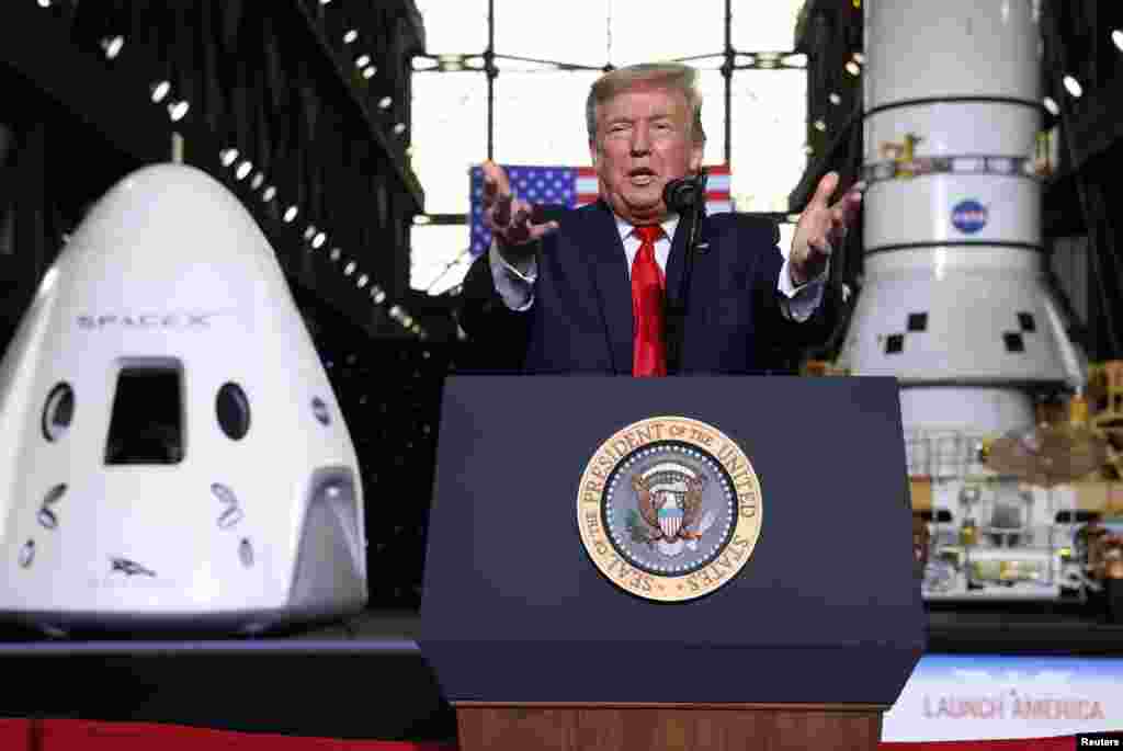El presidente Donald Trump habla antes del lanzamiento de la c&#225;psula SpaceX Crew Dragon, desde Cabo Ca&#241;averal, Florida, el 30 de mayo del 2020.