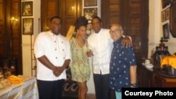 El chef y propietario de la paladar San Cristóbal, Carlos Cristóbal Márquez, con Beyoncé y Jay-Z.
