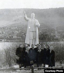 El monumento de Stalin fue erigido en el parque de la ciudad de Kusa.