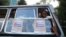 Migrantes cubanos llegan en autobús desde El Salvador a la frontera entre Guatemala y México.