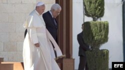 El papa Francisco en Belén con el gobernante palestino Mahmoud Abbas 