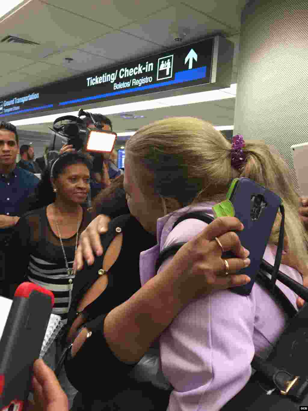 Martha Beatriz Roque, a su llegada a Miami.