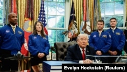Trump se reúne en la Casa Blanca con astronautas del Artemis II. Foto: Reuters/Evelyn Hockstein 