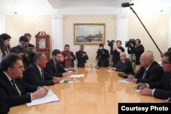 Ricardo Cabrisas en conversaciones con Serguei Lavrov en Moscú