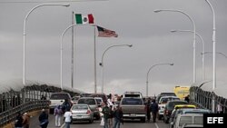Puente Internacional Paso del Norte que lleva de México a Texas, EEUU.