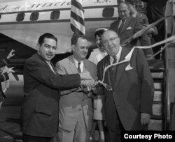 José López Vilaboy en la inauguración de los vuelos de Cubana de Aviación a New York.