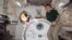 El astronauta japonés Koichi Wakata con el robot humanoide de comunicaciones Kirobo