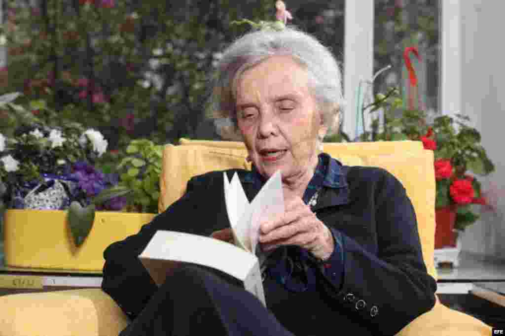 Poniatowska no se considera sabia e incluso ahora, a sus 81 años y a pocos días de recibir "muy emocionada" el Premio Cervantes, el máximo galardón de las letras hispánicas, afirma que carece de respuestas para todo y que se ha pasado la vida haciendo pre