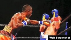 Erislandy Lara puso en malas condiciones a Jan Zaveck.