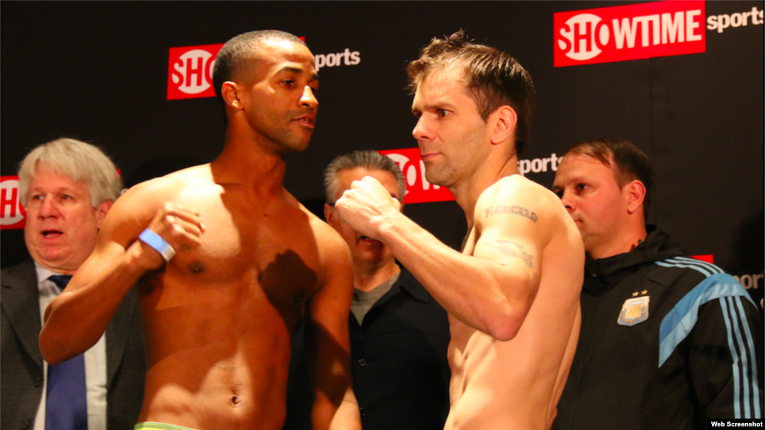 Rancés Barthelemy (i) versus Fernando David "El Vasco" Saucedo (d).