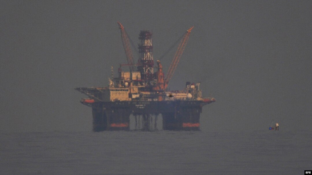 La firma Repsol anunció que un pozo perforado en aguas profundas estaba seco; el gobierno cubano no ha hecho comentarios. 