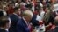 El candidato presidencial Donald Trump con sus partidiarios en Iowa, el 5 de enero de 2024. (Reuters/Rachel Mummey).