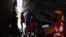 Cubanos afectados por más de 48 horas de apagón, tras el colapso del Sistema Eléctrico Nacional. (Reuters/Norlys Pérez)