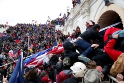Miles de partidarios del presidente Donald Trump entraron en el Capitolio el 6 de enero de 202.