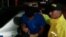 Diez cubanos indocumentados fueron sorprendidos por la policía de Medellín en un barrio cercano a una terminal de transportes.