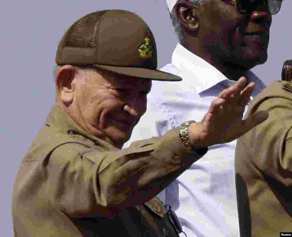 Comandante Guillermo García, Director de la Empresa Nacional para la Protección de la Flora y Fauna.