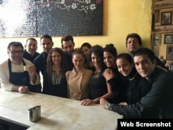 La actriz Natalie Portman en el restaurante habanero "La Guarida".