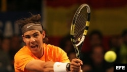 El tenista español Rafael Nadal en un partido contra el serbio Novak Djokovic.