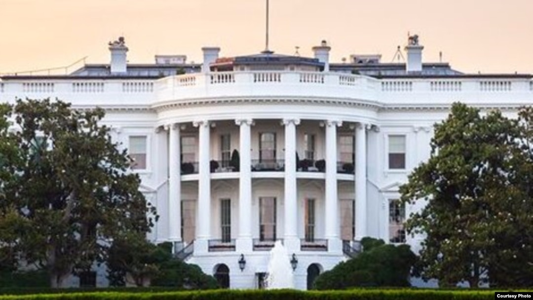 Foto de la página oficial de la Casa Blanca en español.