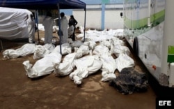 Cuerpos sin vida en la morgue de víctimas de la avalancha de tres ríos en Mocoa, Colombia.