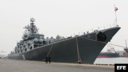 Barco lanzamisiles ruso. Foto de archivo