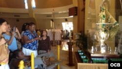 En la Ermita de la Caridad, Santuario Nacional, Miami, Florida