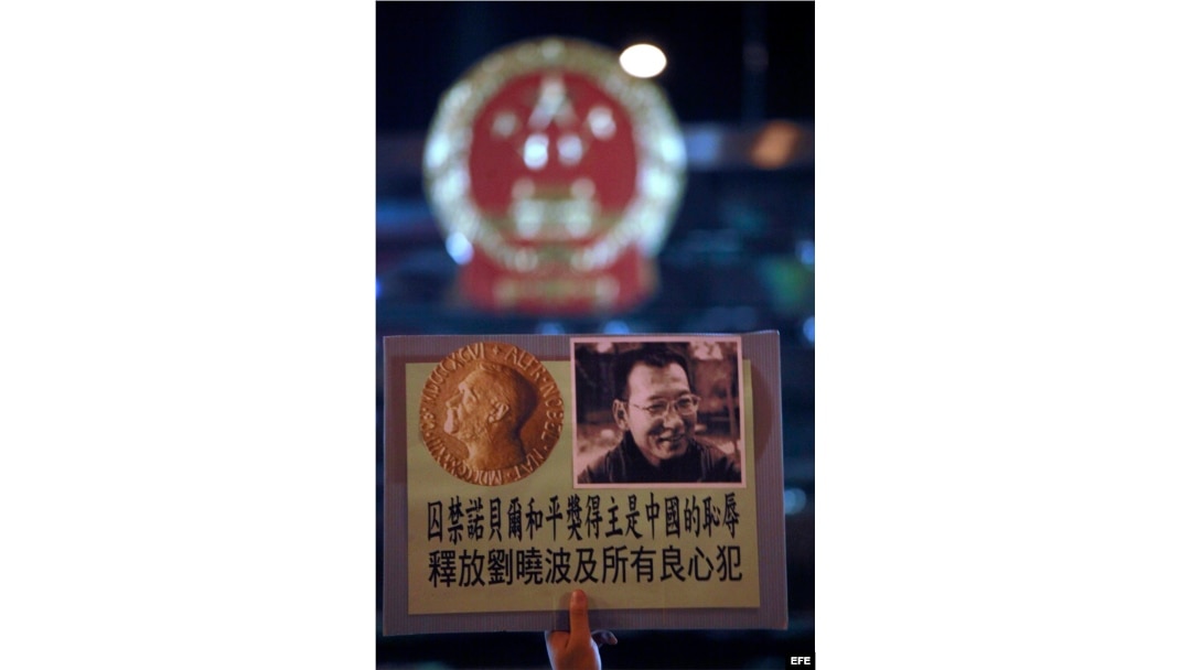 En Honk Kong, China, exigen la liberación del escritor chino Liu Xiaobo, galardonado con el Premio Nobel de la Paz