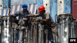 Transformadores de electricidad en el barrio de Centro Habana