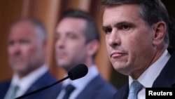 El fiscal general interino de EE. UU., Todd Blanche, anuncia nuevas medidas de la administración Trump contra el Cártel de Jalisco Nueva Generación (CJNG) en el Departamento de Justicia.