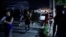 Cubanos protestan por los apagones en una calle de La Habana. (REUTERS/Norlys Perez)