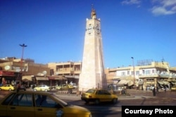 Torre del Reloj en Raqqua. En este lugar, donde fueron crucificados cristianos, halló la muerte "el yihadista John".