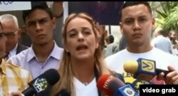 La activista venezolana Lillian Tintori pide a nombre de los familiares de presos políticos la visita al pais de Michelle Bachelet.