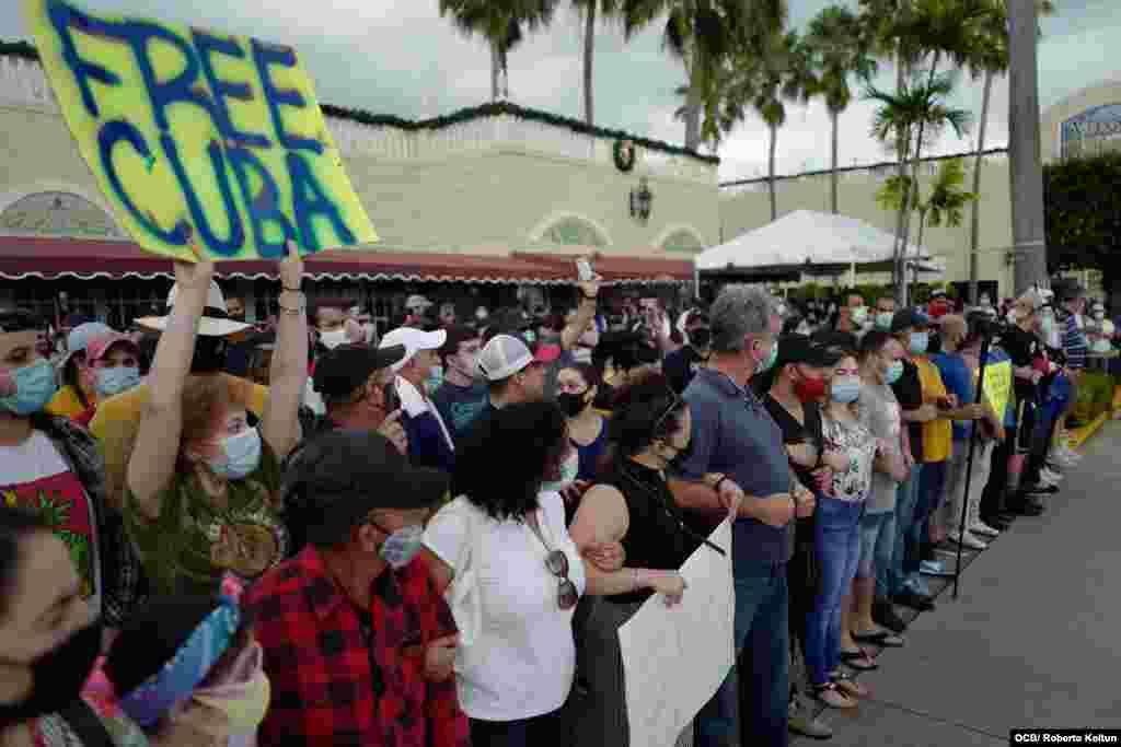 Cubanos exiliados dan su apoyo al movimiento San Isidro.