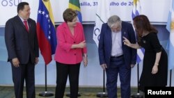 ARCHIVO. Hugo Chávez, Dilma Rousseff, José Mujica y Cristina Fernández de Kirchner
