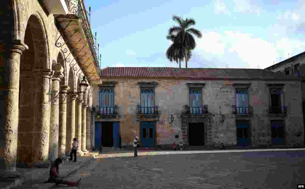 Fotografía de la Plaza de la Catedral este jueves, 13 de noviembre de 2014, en La Habana (Cuba).