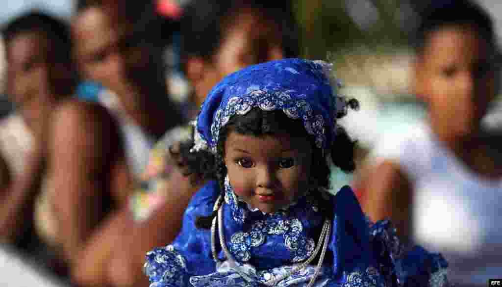 Nuestra Señora de Regla está asociada con la diosa yoruba del mar Yemaya.