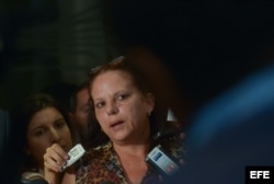 la médica cubana Ramona Matos Rodríguez hablando con periodistas.