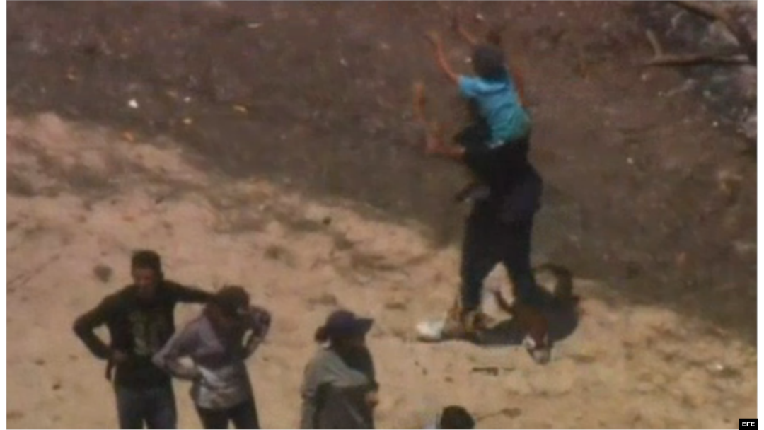 Balseros cubanos llegan a Sand Key.